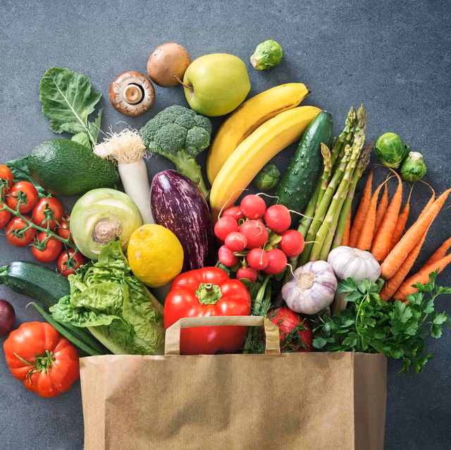 Nếu không muốn mắc ung thư gan, bạn hãy tiêu thụ thật nhiều rau củ mỗi ngày. Tất cả các loại rau đều có nhiều lợi ích và chúng được ví như “tài sản thiết yếu” để bảo vệ sức khỏe. Ảnh: hearstapps.