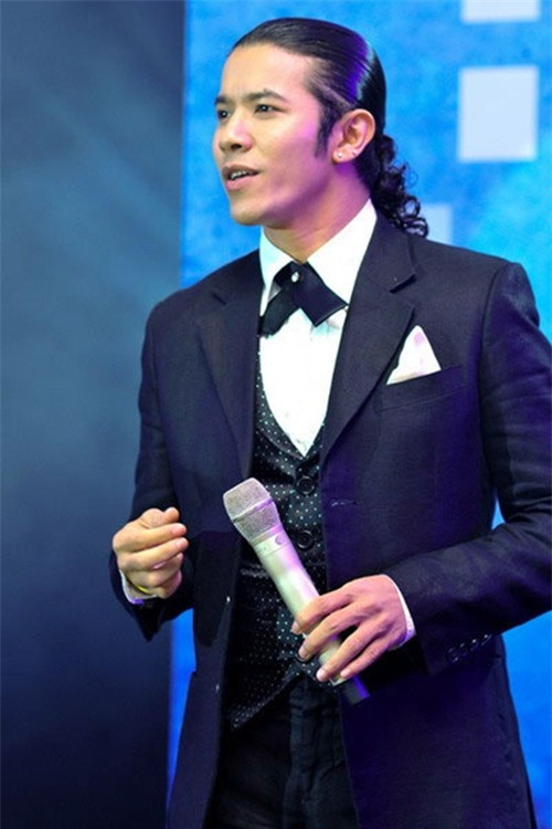 Kasim Hoàng Vũ cũng là ca sĩ ghi dấu ấn trong lòng khán giả với mái tóc xoăn dài đặc trưng của mình. Ảnh: