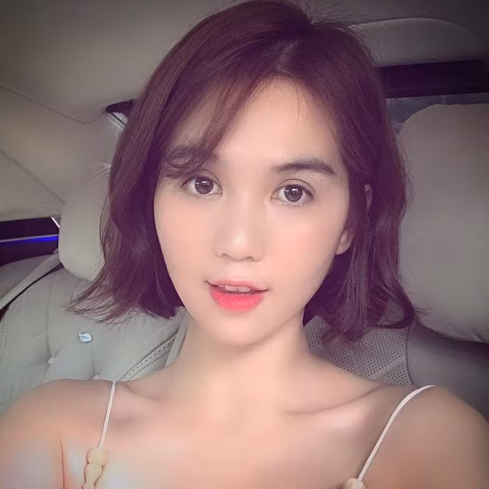 Dù đã đầu 3 nhưng Ngọc Trinh vẫn trẻ trung như gái đôi mươi nhờ làn da trắng sứ cùng mái tóc ngắn. Ảnh: bestie.