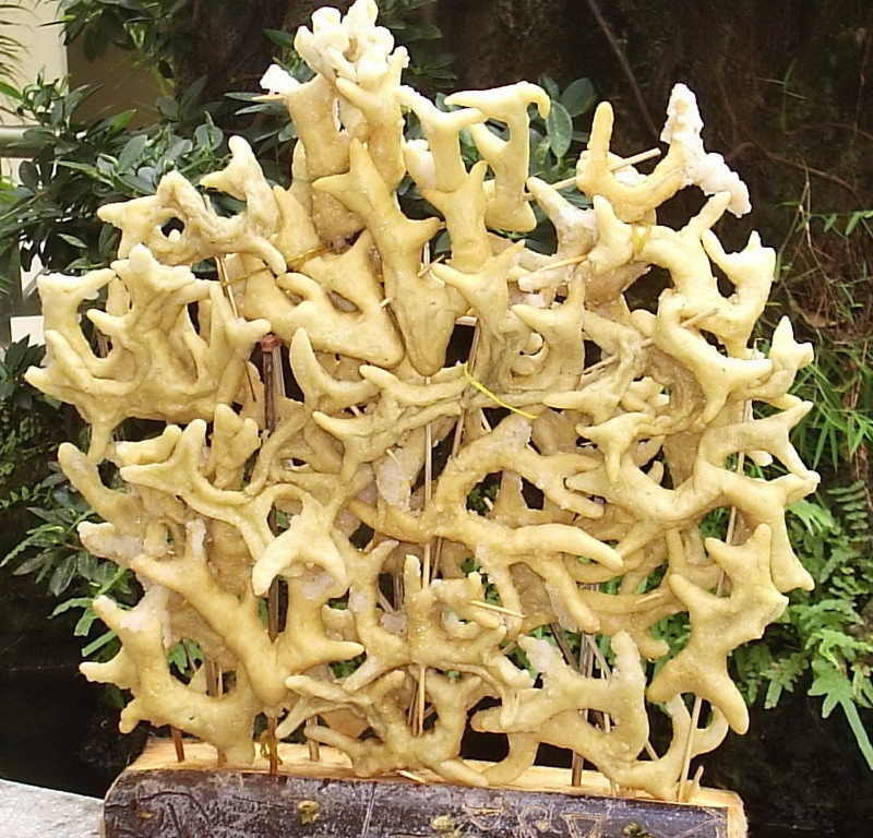 Bánh được nặn giống như hình củ gừng, bởi vậy, loại bánh này có tên là bánh củ gừng. Ảnh: dantri.