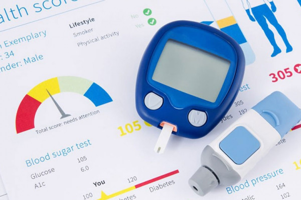 Nếu bạn gặp một số vấn đề về da như bị các mảng sáng bóng, có vảy hoặc các mảng tối, mịn trên da, có thể bạn đã bị tiền tiểu đường. Ảnh: ocaclinic.