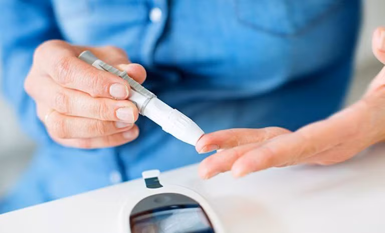 Huyết áp cao là một trong những dấu hiệu của tiền tiểu đường. Ảnh: thuocdantoc.