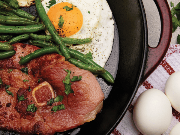 Canxi có trong đậu cô ve giúp ngăn ngừa thoái hóa xương và loãng xương trong khi vitamin K và protein giúp tăng cường sức khỏe của xương.