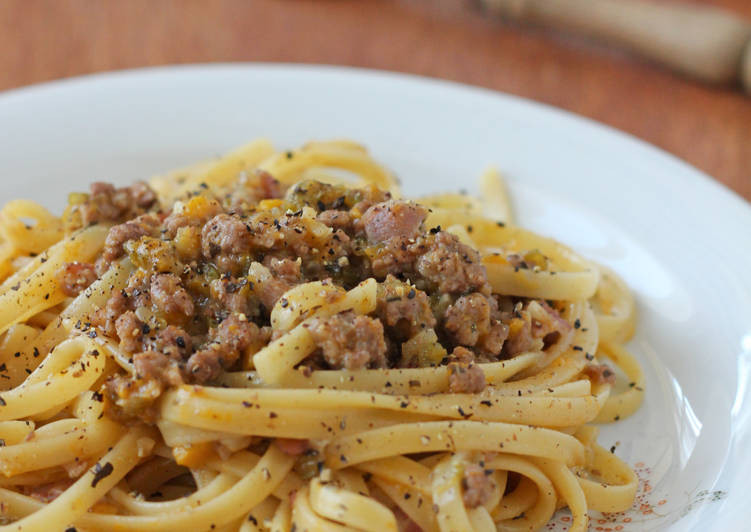 Cả thịt và pasta đều có thời gian tiêu hóa khác nhau. Đặc biệt, protein có trong thịt và tinh bột trong pasta khi được tiêu thụ cùng lúc sẽ khiến cơ thể tiêu hóa khó khăn hơn rất nhiều. Ảnh: cpcdn.