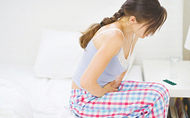 Đặc biệt, phụ nữ ở độ tuổi sinh sản, nhất là sau mãn kinh nếu thấy đau bụng dưới thường xuyên thì đây có thể là dấu hiệu cảnh báo khối u buồng trứng đã phát triển với kích thước lớn. Ảnh: sohacdn.