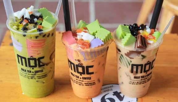 Những loại topping ít calo gồm jelly hoặc trân châu trắng trong khi trân châu đen, thạch phô mai,...là những loại topping có lượng calo cao bạn nên hạn chế. Ảnh: foody.