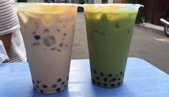 Bạn cũng không nên uống trà sữa khi đói để tránh bị chứng trào ngược, không tốt cho sức khỏe. Ảnh: foody.