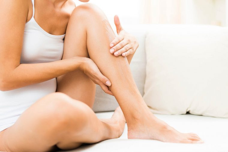 Tại thời điểm này, khối u có thể đã phát triển nhiều đến mức nó chèn ép vào vùng thắt lưng hoặc vùng xương cụt.