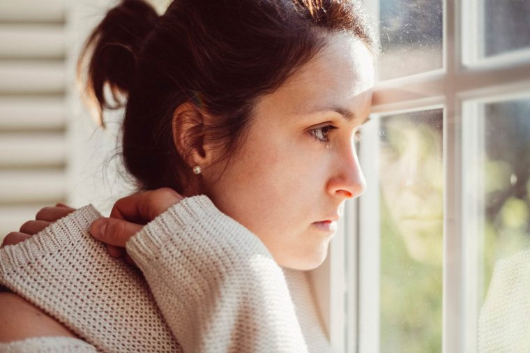 Khi bị ung thư cổ tử cung, các tế bào bắt đầu nhân lên và có thể tạo thành khối u bao gồm các mô ung thư. Khối này sẽ chảy máu khi người phụ nữ quan hệ tình dục.