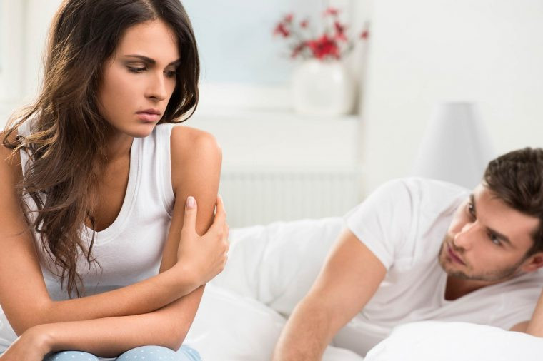 Nếu bạn bị đau vùng chậu hoặc đau lưng thì đây có thể là do ung thư cổ tử cung tăng triển hơn.