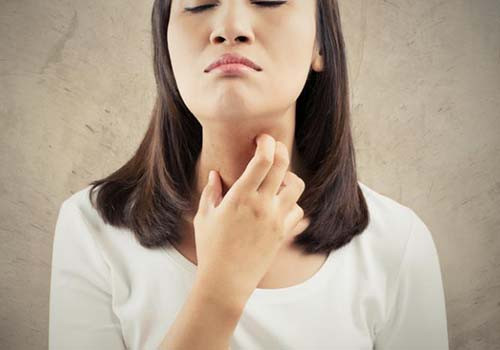 Đôi khi, bạn có thể bị ho do virus. Virus thường gây viêm và ho kéo dài, kể cả khi bệnh lý đã được chữa khỏi. Ảnh: mediacdn.