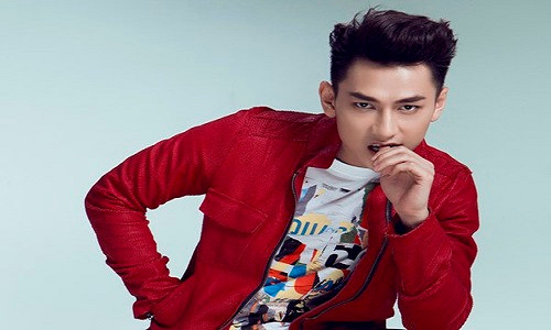 Issac luôn tạo cho mình một phong cách rất MEN với đặc trưng là đôi mắt một mí làm bao trái tim fan nữ phải xao xuyến. Ảnh: anninhthudo.