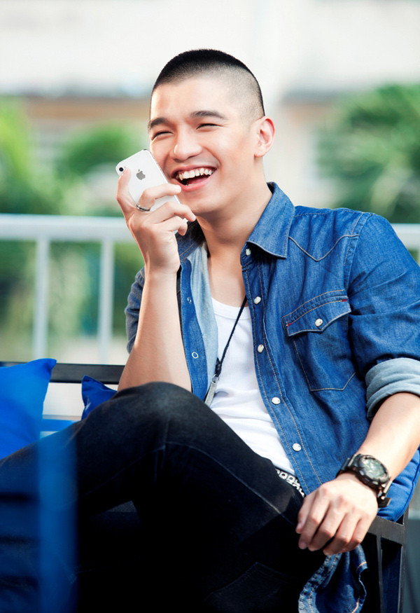 Cường Seven cũng là chàng ca sĩ - dancer có đôi mắt 1 mí rất duyên của showbiz Việt. Ảnh: nguoi-noi-tieng.