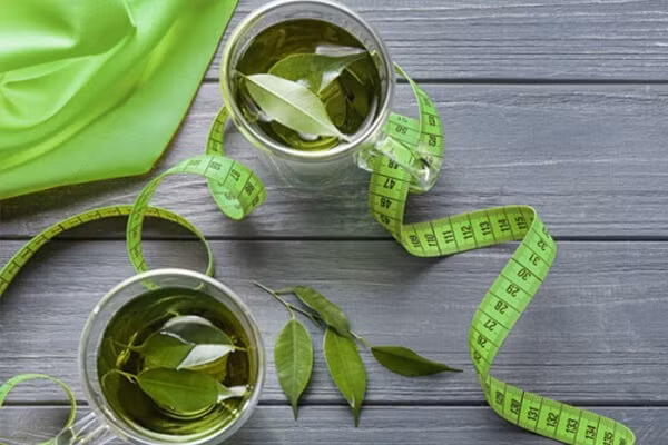 Trà xanh cũng là loại đồ uống giải độc cơ thể, tốt cho làn da do thành phần flavonoid giúp hỗ trợ quá trình thanh lọc trong khi chất chống oxy hóa có khả năng đào thải độc tố. Ảnh: thammyviennevada.