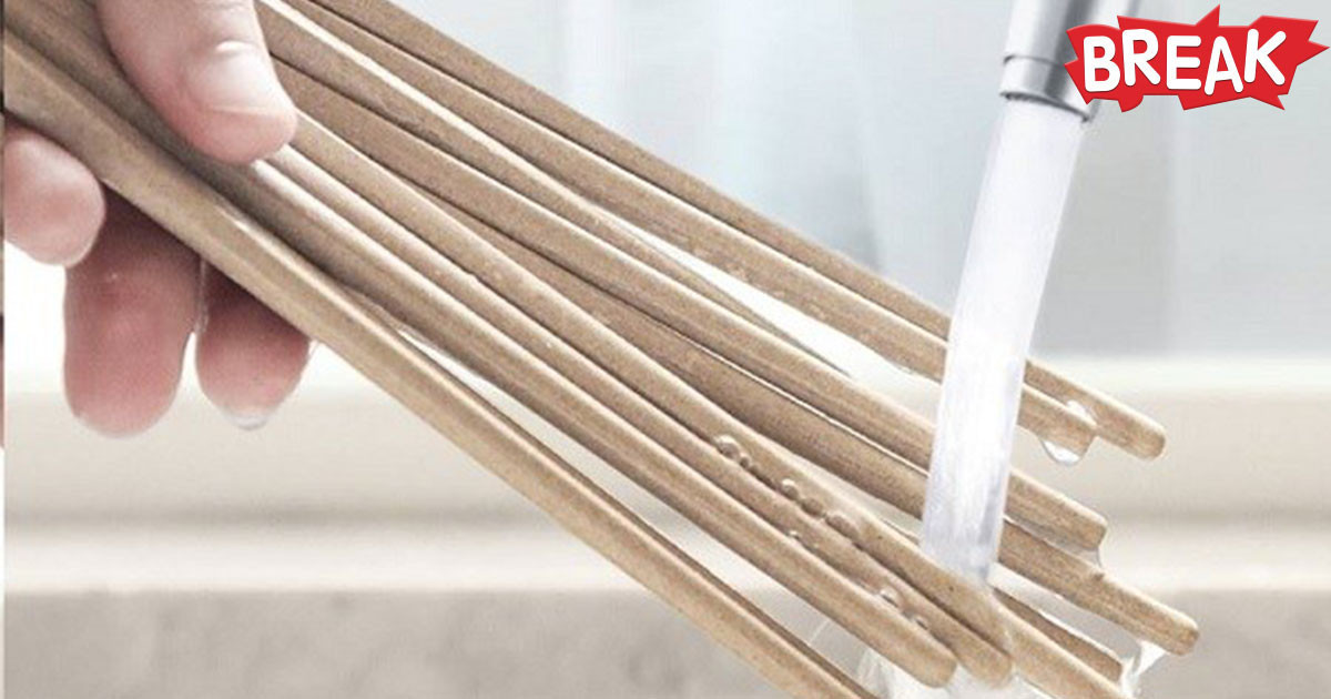 Tuy nhiên, việc làm này lại vô tình khiến cho các hóa chất từ nước rửa chén có cơ hội xâm nhập sâu vào đũa, gây ảnh hưởng đến sức khỏe người sử dụng. Ảnh: break.