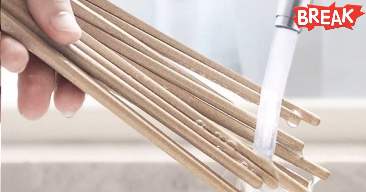 Tuy nhiên, việc làm này lại vô tình khiến cho các hóa chất từ nước rửa chén có cơ hội xâm nhập sâu vào đũa, gây ảnh hưởng đến sức khỏe người sử dụng. Ảnh: break.