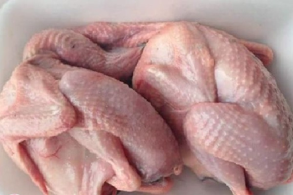 Bên cạnh đó, cánh ngỗng cũng là bộ phận bạn nên hạn chế ăn. Ảnh: cet.