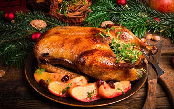 Bạn cũng không nên ăn da ngỗng bởi đây là bộ phận chứa nhiều chất béo và hàm lượng cholesterol cao. Ảnh: redgravynyc.