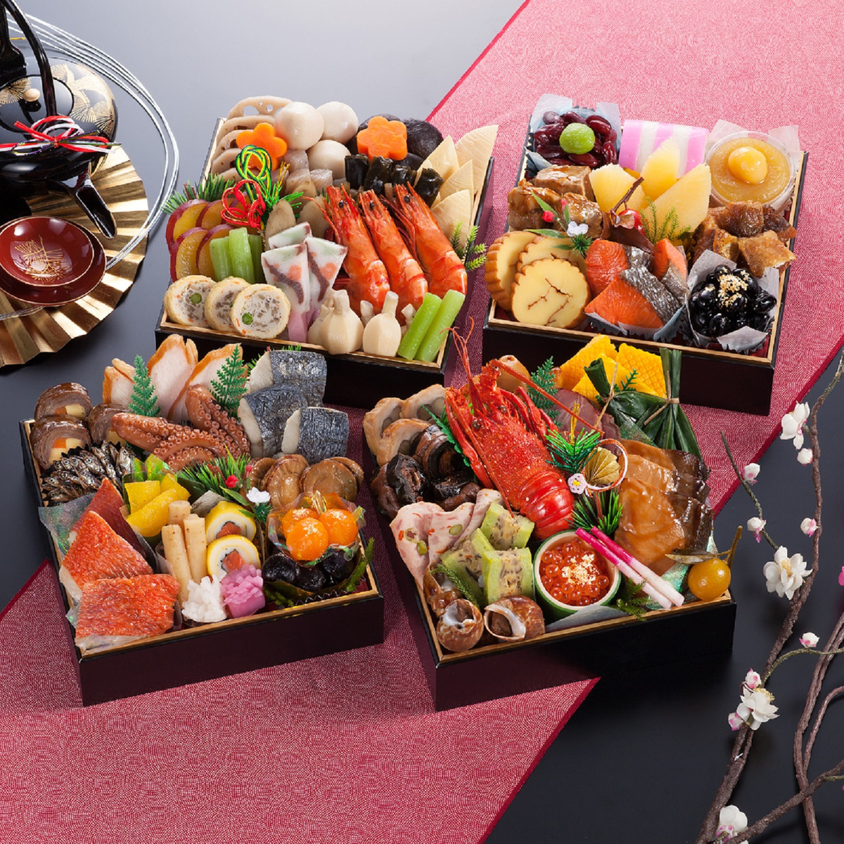 Osechi có ý nghĩa là “hạnh phúc chồng chất hạnh phúc”. Trong ngày Tết ở Nhật Bản, đây là mâm cỗ không thể thiếu trong mọi gia đình. Ảnh: goingo.