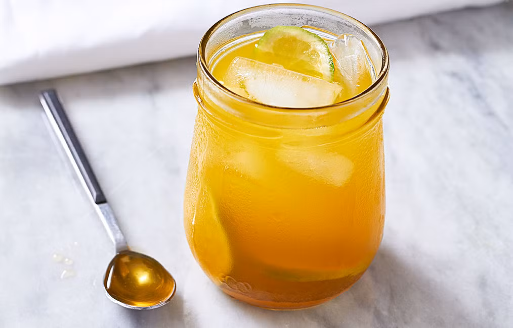 Với loại nước này, bạn nên uống trước khi ăn sáng từ 15 đến 30 phút sẽ mang lại hiệu quả tốt nhất. Ảnh: kenhphunu.