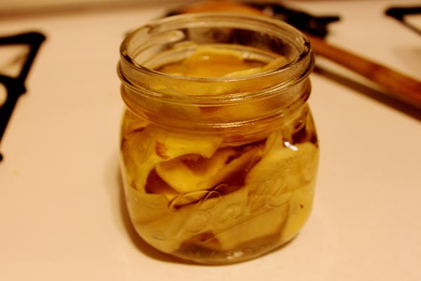 Với cách làm này, chỉ cần khoảng 1 ngày là bạn có thể dùng được món gừng ngâm dấm. Ảnh: tapchidongy.