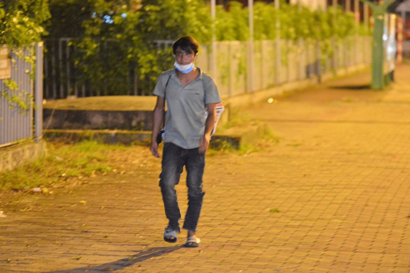 Những công nhân đi bộ về quê này đều chưa có giấy xét nghiệm COVID-19.