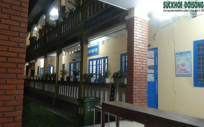 Cả 70 em học sinh này cùng với 19 thầy cô, và 2 phụ huynh được cách ly tập trung ngay tại các phòng học của Trường tiểu học số 1 Hương Chữ.