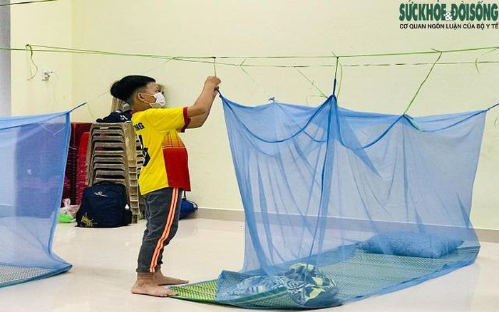 Từ sự hướng dẫn của thầy cô, các em học sinh đã quen dần với cuộc sống những ngày xa ba mẹ...