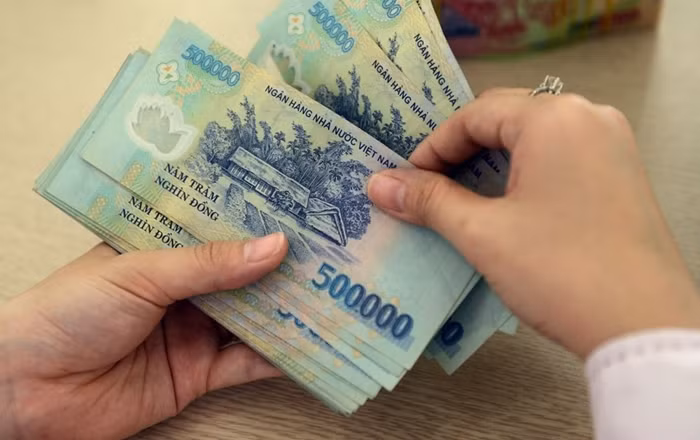 Phản ánh với truyền thông, anh Trung cho biết ngày 2/7/2014 bản thân mua chiếc điện thoại iPhone 5S của FPT Shop giá trị 16,689 triệu đồng. Sau một thời gian sử dụng, chiếc điện thoại gặp sự cố máy bị đen màn hình, không hiển thị, trong khi máy vẫn hoạt động bình thường, phải để vài chục phút mới mở lên được. (Ảnh minh họa).