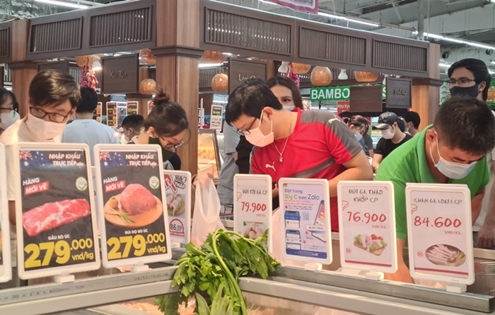 Giá thịt các loại được niêm yếu công khai, rõ ràng để khách hàng nắm bắt.