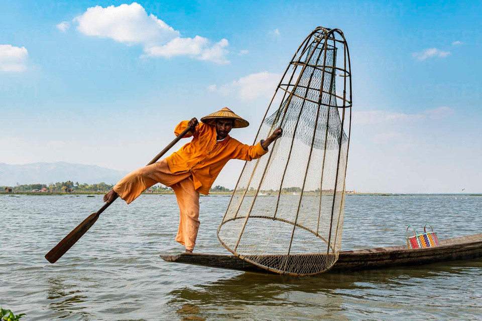 Lưới ma hay các ngư cụ ma cũng góp phần không nhỏ trong cuộc khủng hoảng nhựa đại dương. Hầu hết lưới hiện đại làm từ nylon hoặc hợp chất nhựa có thể tồn tại hàng thế kỷ. Cách đây 50, 60 năm, lưới thường được làm từ sợi gai dầu hoặc bông nên có thể phân hủy sinh học. Ảnh: Westernd61.