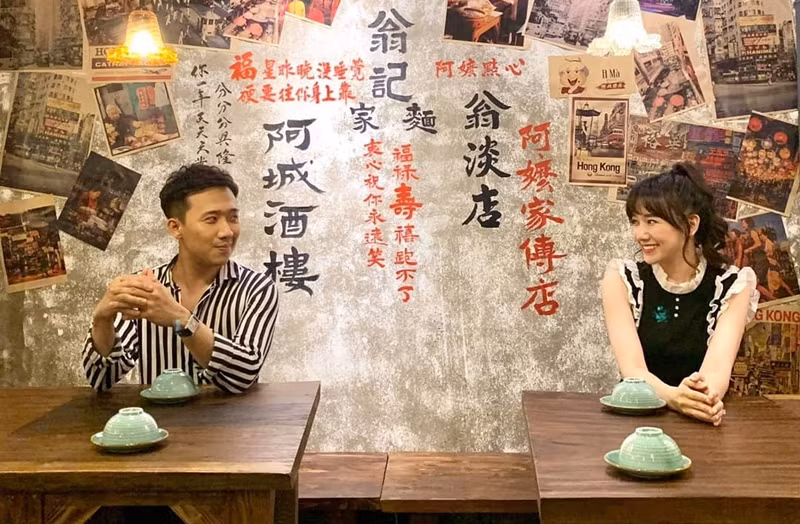 Ngoài ra, quán còn được thiết kế theo phong cách Hồng Kông cổ điển vô cùng đẹp.