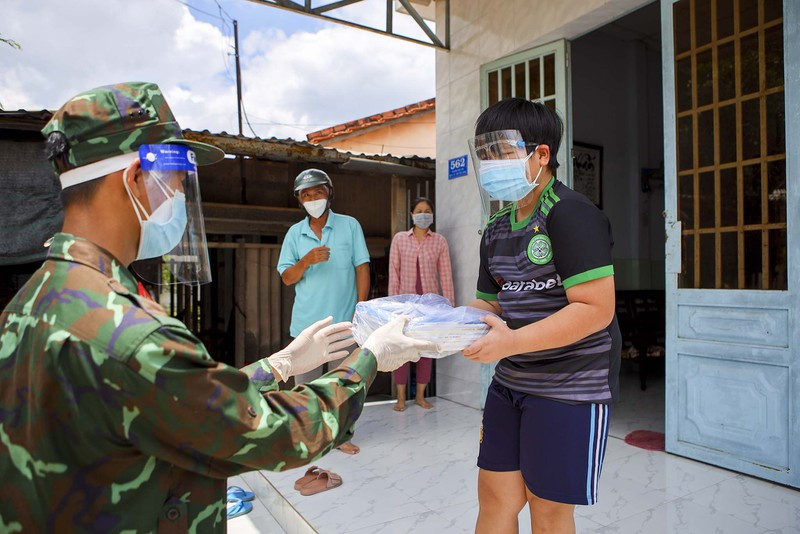 Việc trao tặng sách giáo khoa kịp thời sẽ tiếp thêm động lực cho các em học sinh trong năm học mới.