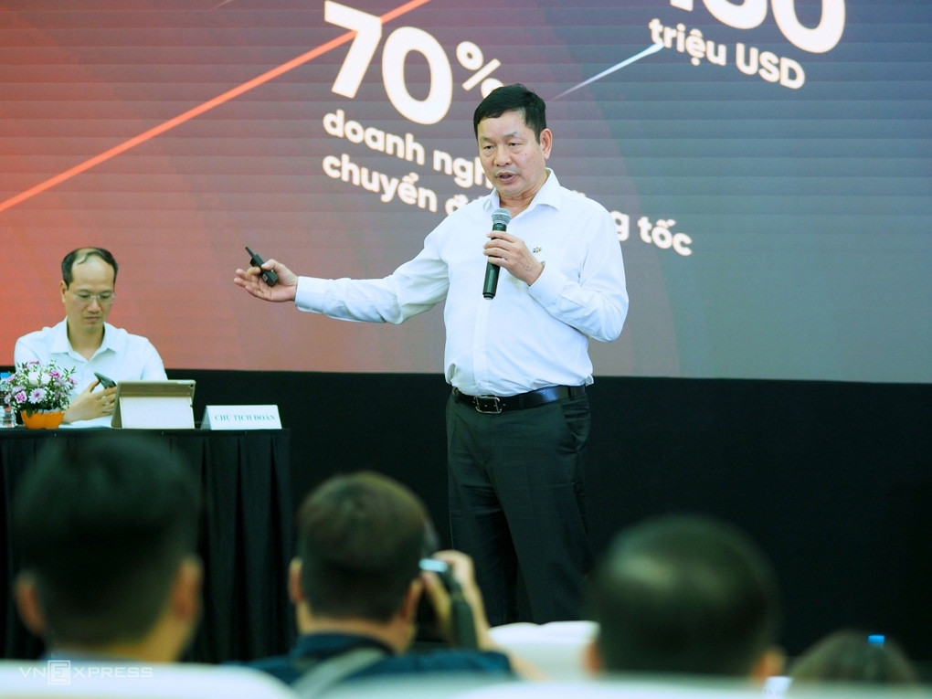 Chu tich FPT xay truong nuoi day 1.000 tre mo coi giau co nao?