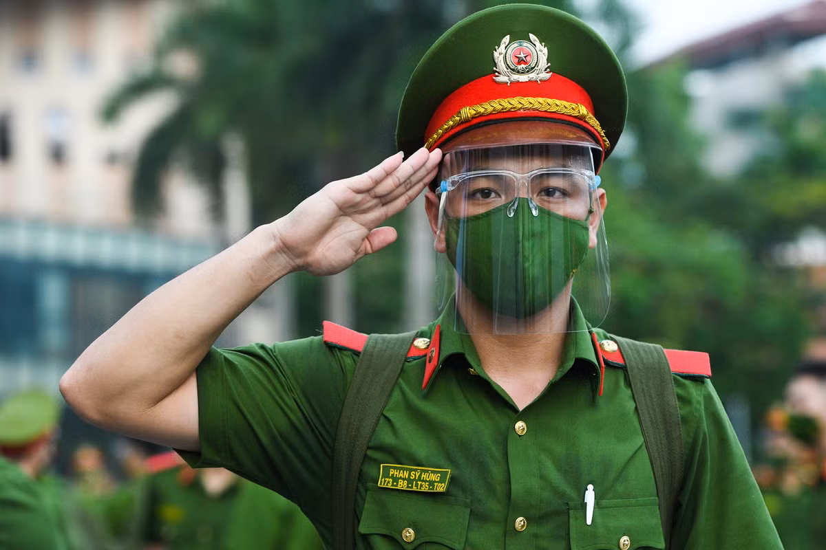 Ngay len duong vao phia Nam chong dich cua hoc vien truong canh sat