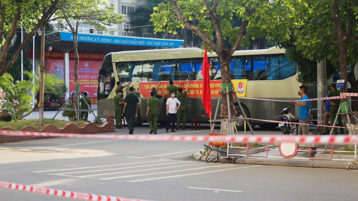 Buổi chiều trước ngày lễ ra quân, chúng tôi có mặt tại khuôn viên của học viện để cùng nhau chuẩn bị cho ngày lên đường.