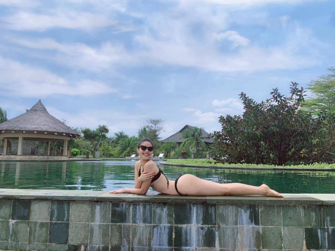 Đường cong quyến rũ của bà xã Chí Anh.