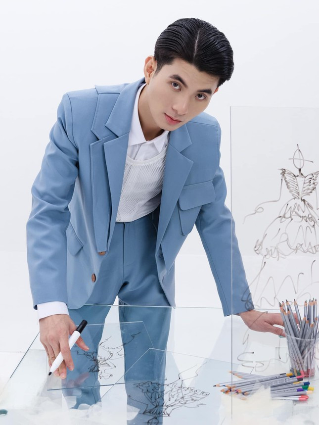 Chang trai tao tac nhung chiec vay lam tu banh mien Tay-Hinh-2