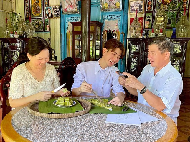 Chang trai tao tac nhung chiec vay lam tu banh mien Tay-Hinh-9