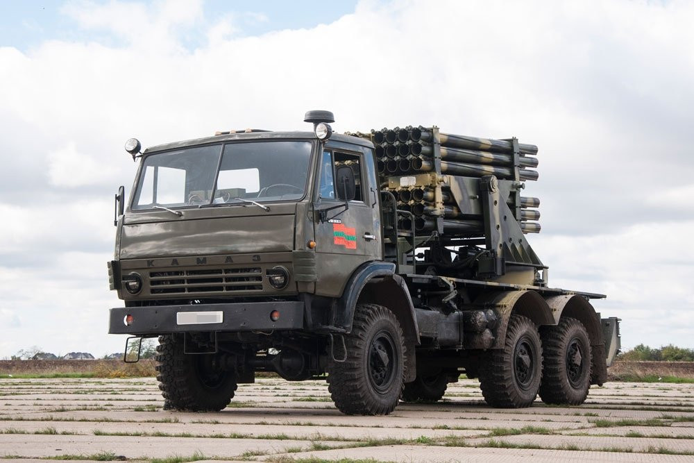 Nhiều quốc gia chọn giải pháp tăng tầm bắn, cải thiện tính tự động hóa, trong khi đó một số nước khác lại không nghĩ như vậy, họ lựa chọn giải pháp tăng thêm số nòng. Điển hình là phiên bản cải tiến BM-21 Grad 48 nòng do "Cộng hòa Pridnestrovia Moldova" - vùng lãnh thổ phân ly nằm phần lớn trên một dải đất giữa sông Dniester và biên giới phía đông của Moldova với Ukraine. Nguồn ảnh: BMPD