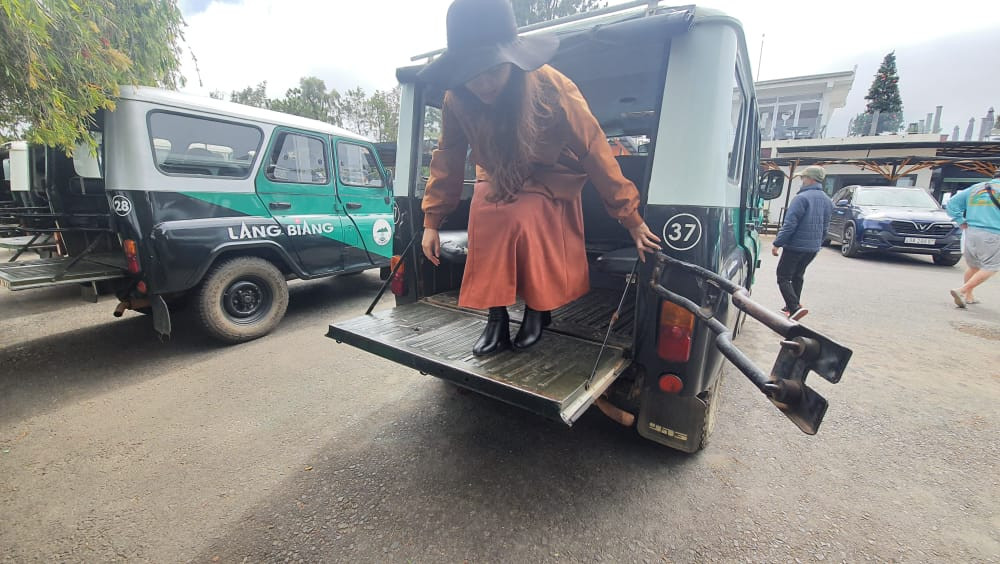 So dinh chi, sao xe U-oat o Langbiang van oan minh cho khach?