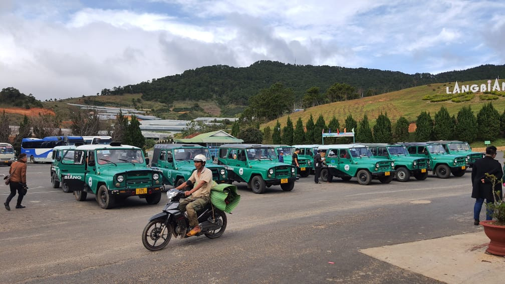 So dinh chi, sao xe U-oat o Langbiang van oan minh cho khach?-Hinh-2