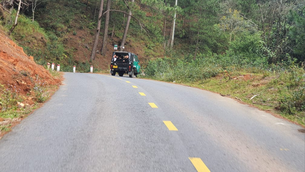 Chia sẻ với những khó khăn của công ty du lịch, tuy nhiên theo lãnh đạo Sở giao thông vận tải, để đảm bảo an toàn cho du khách, Sở GTVT kiên quyết yêu cầu đơn vị chấp hành nghiêm túc việc đình chỉ hoạt động vận chuyển khách du lịch. Và yêu cầu các đơn vị quan tâm, nghiêm túc triển khai thủ tục xin cấp Giấy phép kinh doanh vận tải khách du lịch và cấp biển hiệu xe vận chuyển khách du lịch cho các xe ô tô còn đủ niên hạn sử dụng đúng quy định.