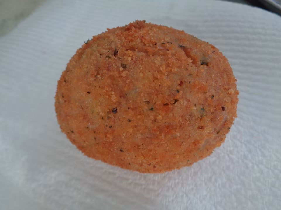 Ảnh: Facebook Lam Anh Dao. Cuối cùng bạn cho món trứng thịt đã chiên cho ra dĩa, có xà lách và cà chua bi và thưởng thức.