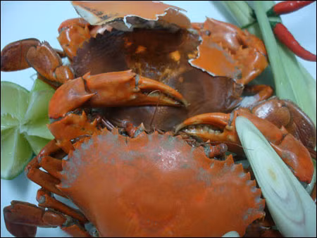 Một món khác đó là cua Cà Mau lùi tro nướng: Món này là một trong những món ngon người miền Tây yêu thích nhất. Ảnh: Ẩm thưc.