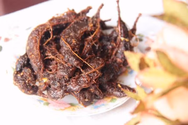 Ô mai me có tác dụng chữa ho, làm ấm bụng, kích thích tiêu hóa, giảm triệu chứng nôn ói khó chịu.