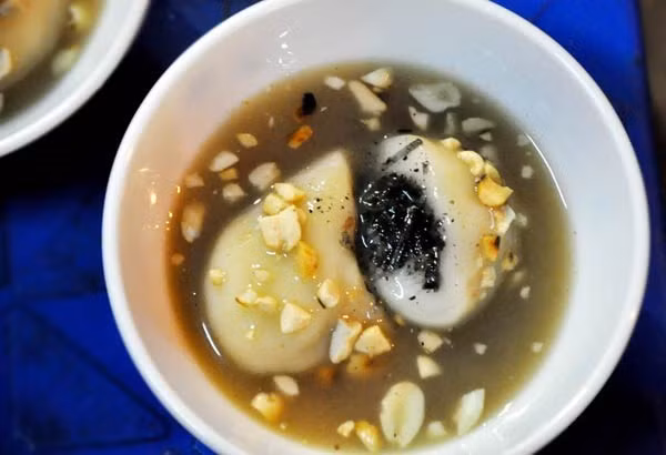  Bánh trôi tàu được làm từ gạo nếp ngon nên vỏ bánh mềm, dẻo và thơm đượm mùi lúa nếp. Ảnh: Foody.