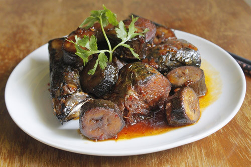 Cá kho chuối xanh là cách kho cá được người miền Bắc ưa thích. Bạn có thể kho cá quả với chuối xanh là hợp nhất.