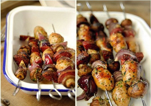 Món hạt dẻ xiên nấm nướng than hoa thơm bùi, ngọt ngậy ngon tuyệt. Ảnh: Monan.