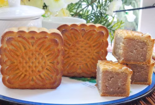 Bánh trung thu nhân hạt dẻ. Ảnh: Báo phụ nữ.